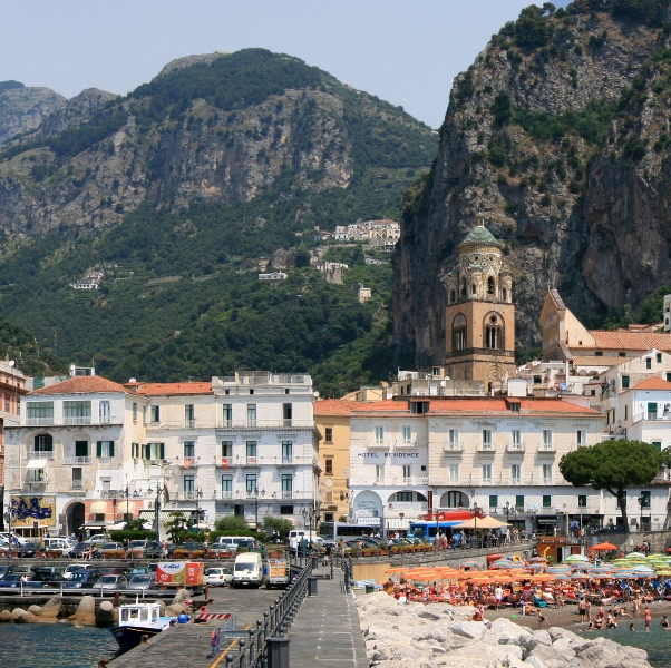 Uno scorcio di Amalfi, vista dal pontile