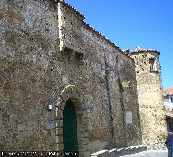 Cilento, il Castello Vargas a Vatolla, nel Comune di Perdifumo