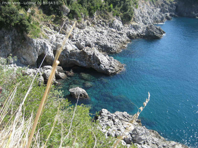 Uno scorcio della costa a Conca dei Marini, Costiera Amalfitana