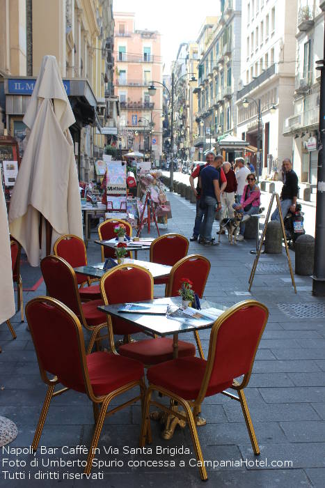 Napoli, bar caffè in Via Santa Brigida