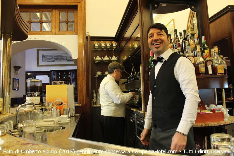 Napoli, bar caff Stazione Mergellina