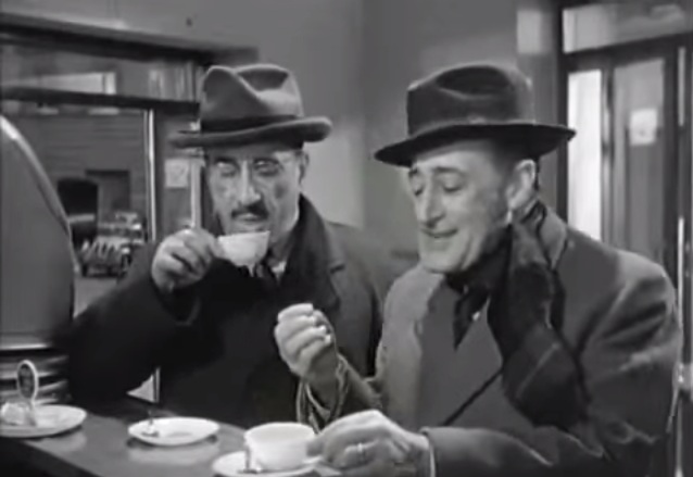 Napoli, caffè Totò e Peppino De Filippo scena dal film "La banda degli onesti"