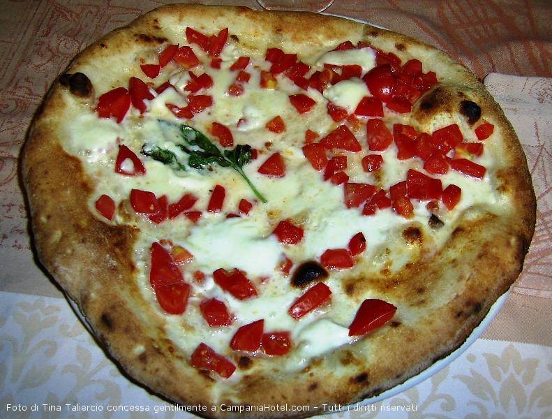 Napoli, pizza margherita