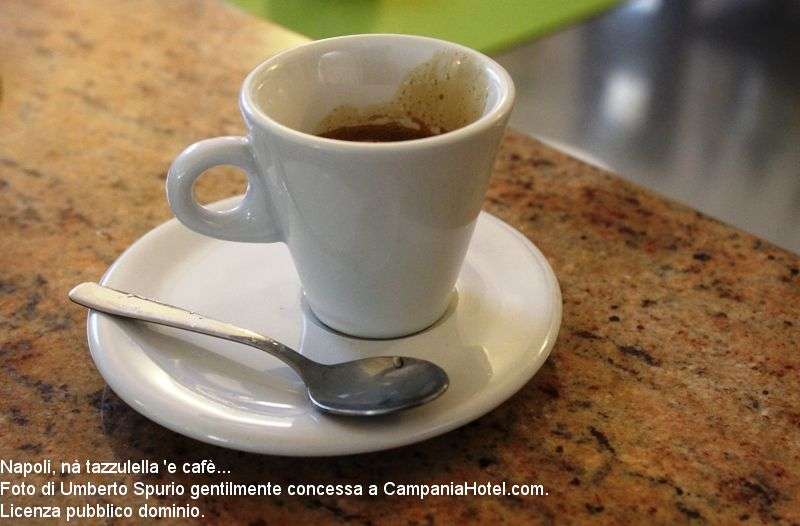Napoli, na tazzulella 'e cafè