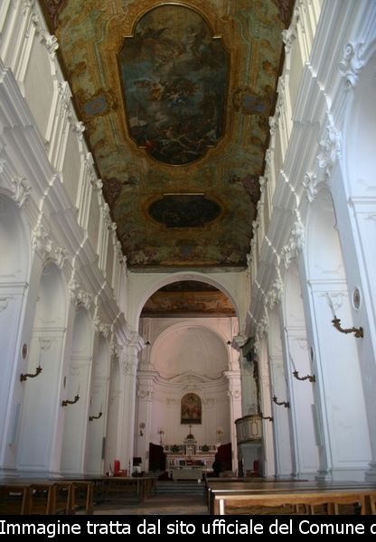 Scala, navata centrale di una delle chiese del borgo sulla Costiera Amalfitana