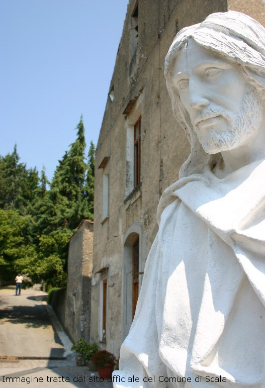Costiera Amalfitana, Scala, statua del Cristo